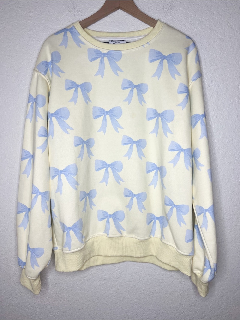 Happy Camp3r Blue Bow Yellow Sweatshirt Crewneck size Large Coquette